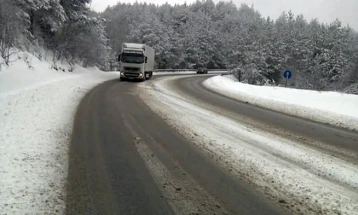 Забрана за движење на товарни возила кон Стража и Маврово, кон Г.П. Деве Баир и превој Ѓавато поради врнежи од снег