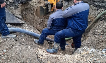 ЦУК: Поради голем дефект на водоводна цевка поплавени објекти, без вода поголем реон во централното подрачје на Скопје