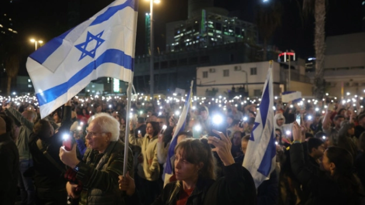 Hundreds protest in Tel Aviv after three hostages killed by IDF