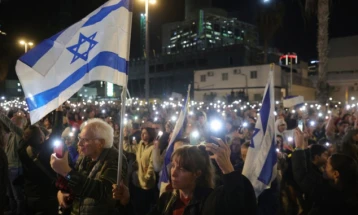 Hundreds protest in Tel Aviv after three hostages killed by IDF