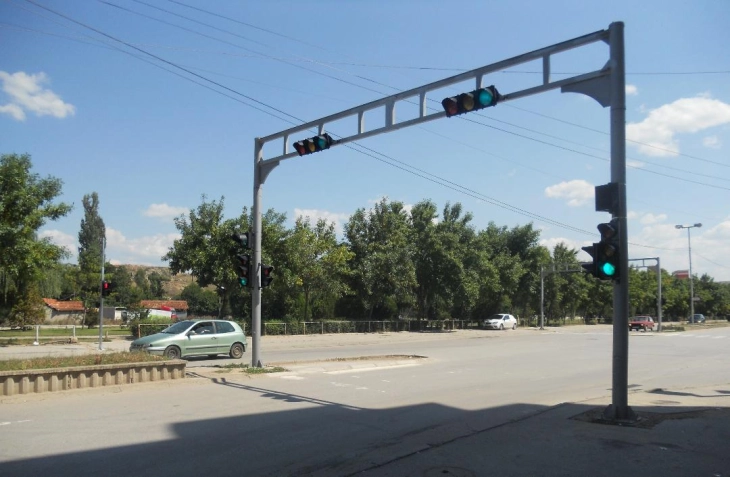 Семафорите на крстосницата меѓу булеварот „Водњанска“ и улицата „Васил Ѓоргов“ времено ќе бидат исклучени