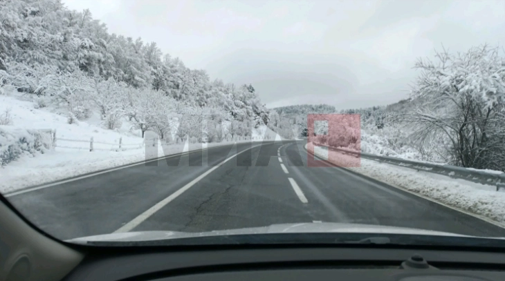 На патните правци Маврово-Маврови Анови и Берово-Струмица останува забраната за камиони