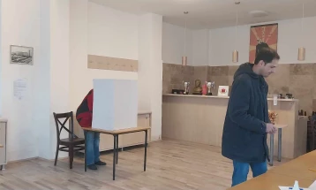 Serbët nga Kumanova votojnë në zgjedhjet parlamentare në Serbi