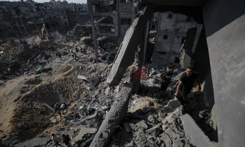 МЗ на Газа: Во израелските напади врз кампот Џабалија загинаа 90 Палестинци