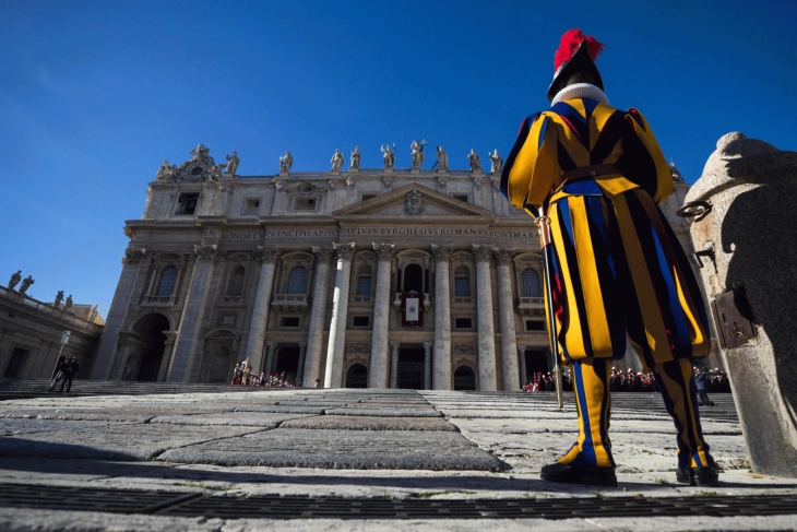 Ватикан одобри: Свештениците може да благословуваат истополови парови