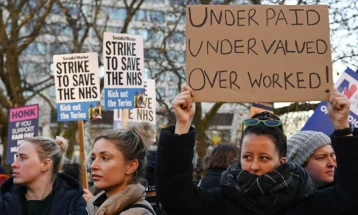Mjekët specializantë në Angli filluan grevë treditore