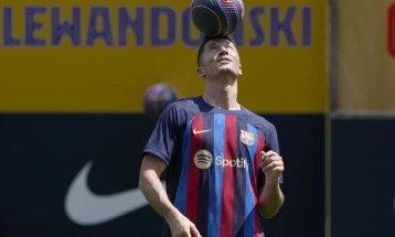 Агентот на Левандовски за иднината на напаѓачот во Барселона: Секако, тој останува