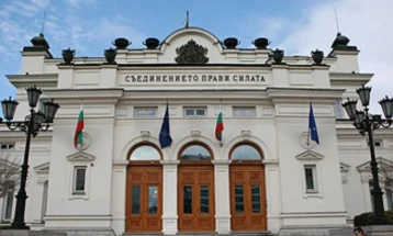 Bulgarian parliament curbs president's powers