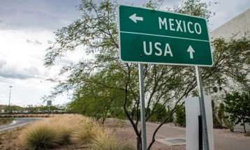 САД привремено го затворија граничниот премин со Мексико во Тексас