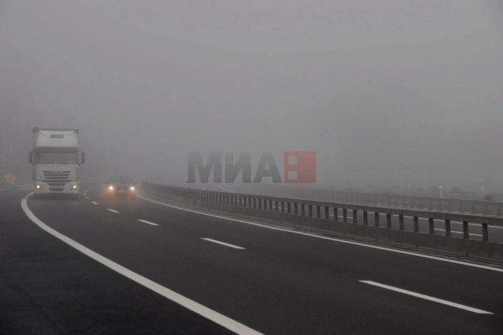 Mjegull në rrugët afër Manastirit dhe Prilepit