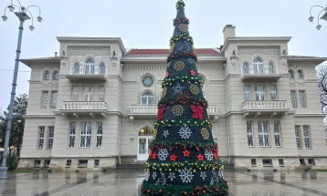 Новогодишната ноќ во Битола со битолскиот дувачки оркестар и актерот Марјан Ѓорѓиевски