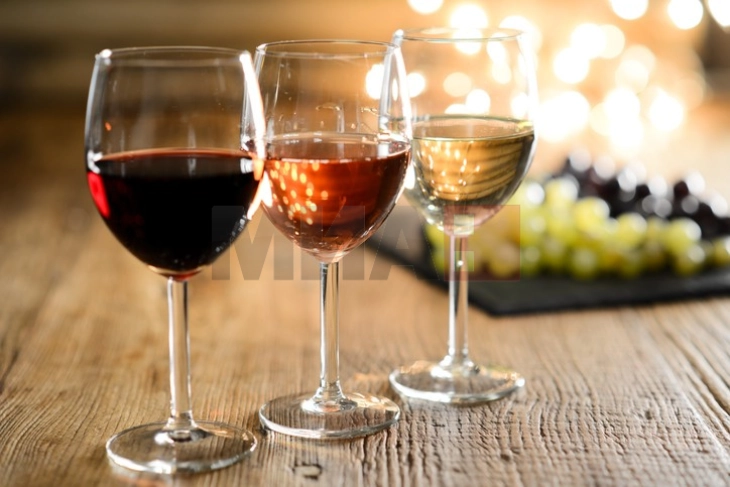 Французите сѐ помалку пијат вино