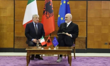 Shefi i dipëlomacisë italiane për vizitë në Shqipëri, Italia do t'ua pranojë pensionet shqiptarëve