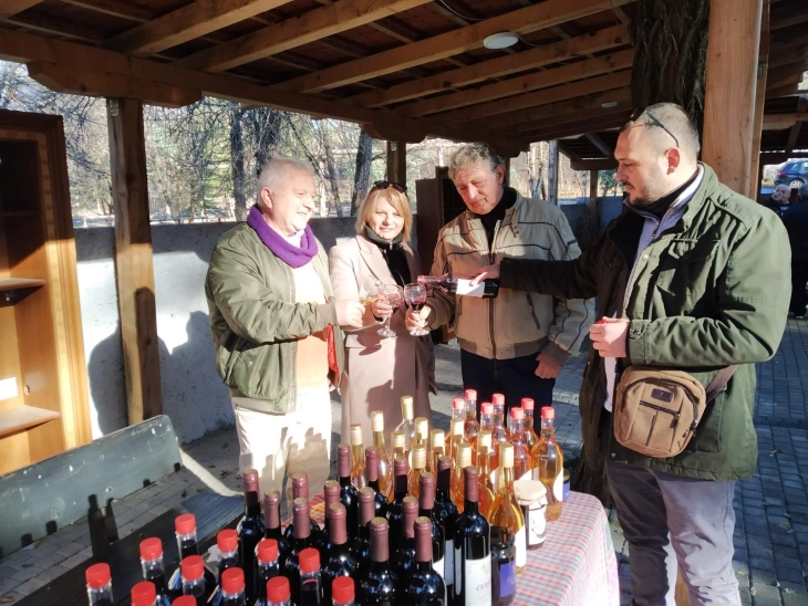 Предновогодишен вински базар во кавадаречкиот Вински музеј