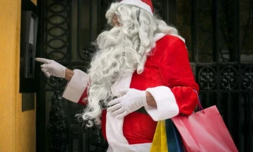 Полицаец во Перу се облекол како Дедо Мраз за да уапси дилери на дрога