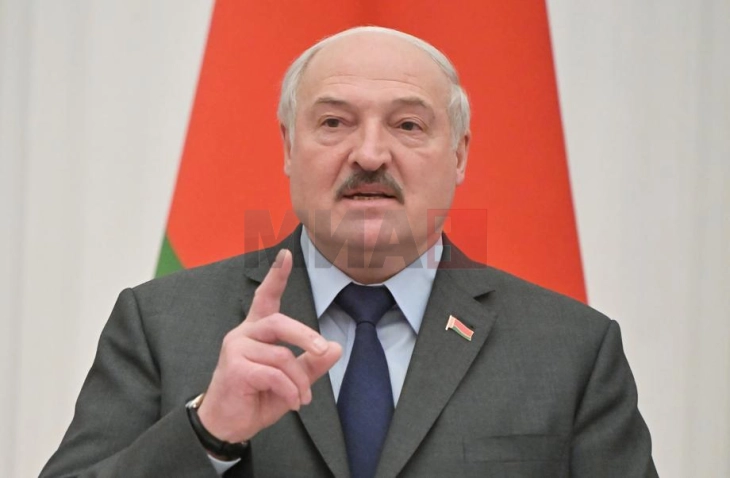 Lukashenko: Rusia transferoi armë taktike bërthamore në Bjellorusi