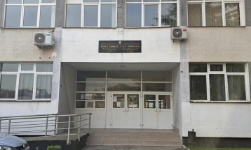 Paga e nëntorit në gjimnazin e Tetovës është paguar sot pas dy orëve grevë paralajmëruese nga ana e të punësuarve