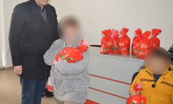 Новогодишни пакетчиња за децата со попреченост во Општина Илинден