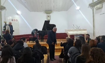 По триесет години ново концертно пијано во тетовското музичко училиште