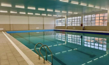 Премиерот Ковачески на отворањето на реконструираниот покриен пливачки базен во Струга