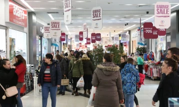 Ковачевски: Препораката за работа на продавниците на мало е донесена на барање на трговците, работниците ќе бидат платени согласно закон