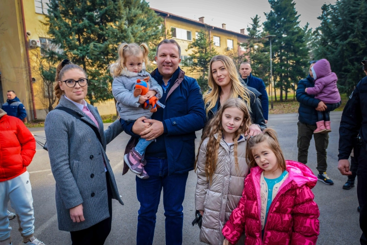 Спасовски на новогодишна дружба со децата на припадниците на САЕ „Тигар“, ЕБР и ЕОП