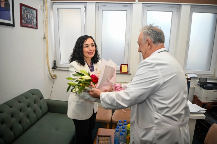Presidentja Osmani në prag të vitit të ri viziton Qendrën Klinike Universitare të Kosovës