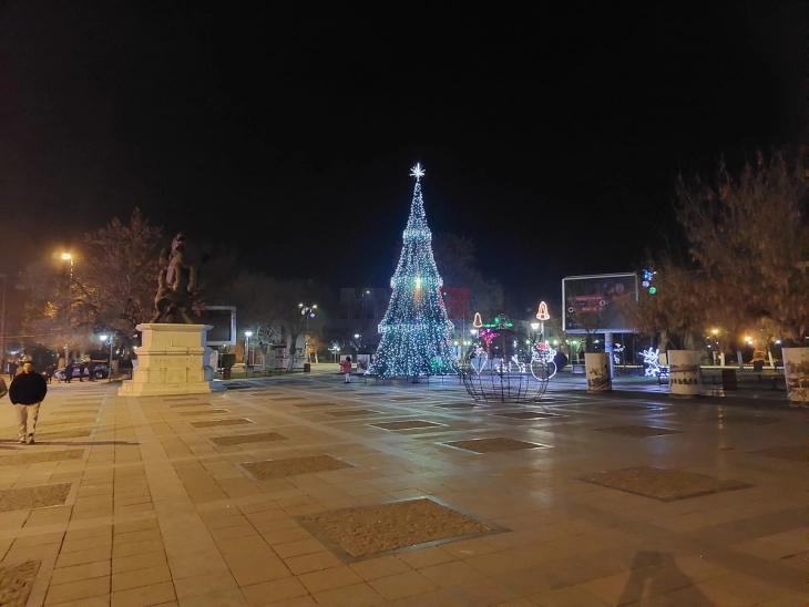 Прилепчани весело ја пречекаа Новата Година, првото бебе е женско