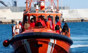 На островот Лампедуза пристигнаа 147 мигранти, први за 2024 година