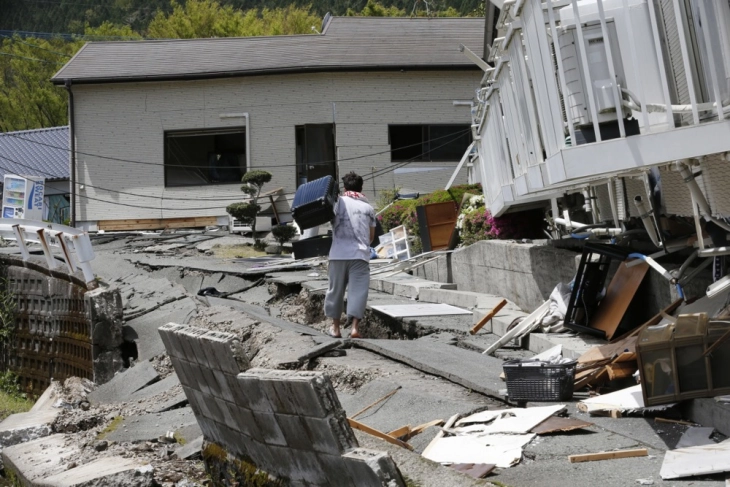 Најмалку 64 лица загинаа во разурнувачкиот земјотрес во Јапонија