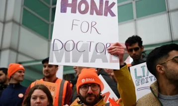 Grevë e mjekëve të rinj në Angli, nuk do të punojnë gjashtë ditë