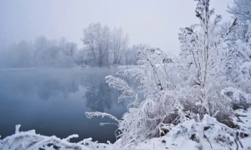 Екстремниот студ го нарушува нормалниот живот во северозападна Европа