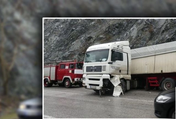 Një shtetas i Maqedonisë së Veriut është përfshirë në një aksident në Shqipëri