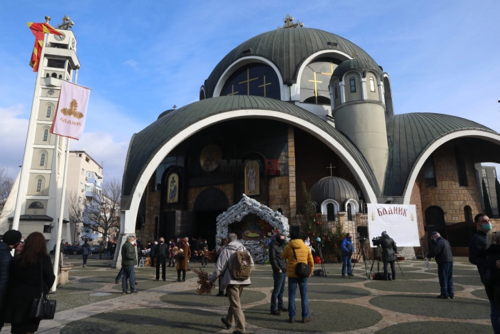 Rrugët rreth Kishës kryesore ortodokse nesër do të mbyllen nga ora 10:30 për shkak të kremtimit të Buzmit