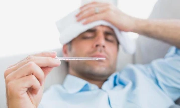 Më shumë se 1.000 njerëz me simptoma të gripit në spitale në Angli