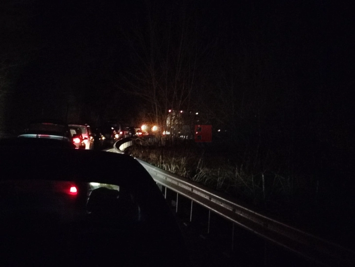 Во прекин сообраќајот на патот Македонска Каменица - Делчево кај Бигла поради сообраќајка