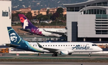 California-bound plane makes emergency landing after losing window