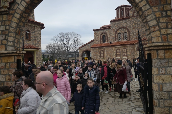 Традиционална Бадникова литија во Велес