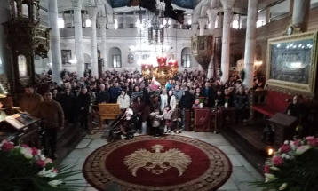 Митрополит г. Петар: Се роди најпросветлениот, за да го растури мракот и да ја просветли темнината