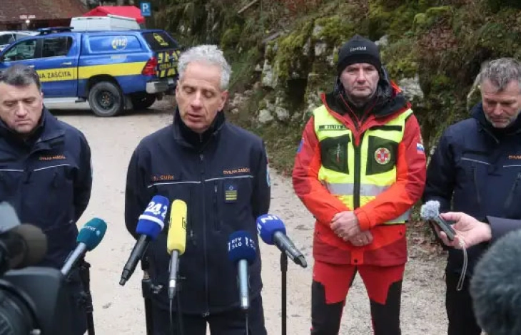 Пет лица заробени во пештерата Крижна Јама во Словенија поради висок водостој