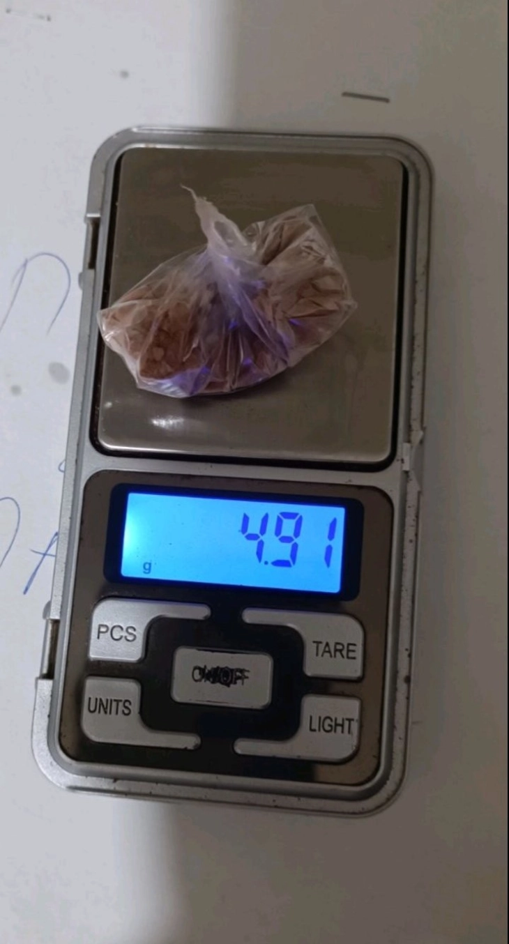Претрес во скопски Чаир - откриени 14 грама хероин, дигитална вага и поголем износ на пари