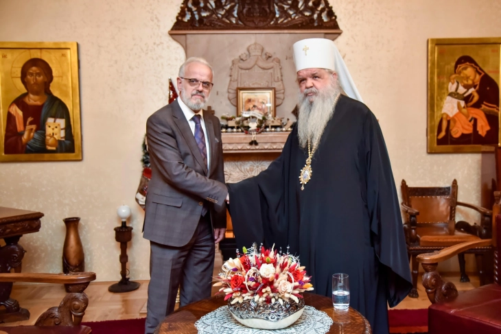Kryetari i Kuvendit Xhaferi për urim të krishtlindjeve te kryepeshkopi z.z. Stefani