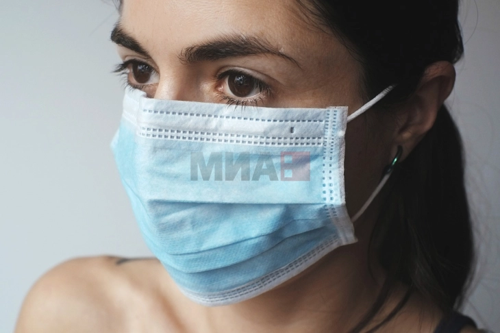 Во Шпанија од утре се задолжителни маски во болниците поради пораст на заразени со грип и коронавирус 