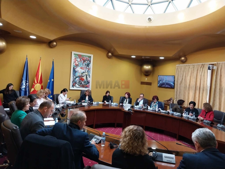 Пратениците усвоија 27 амандмани за Предлог законот за македонски јазик