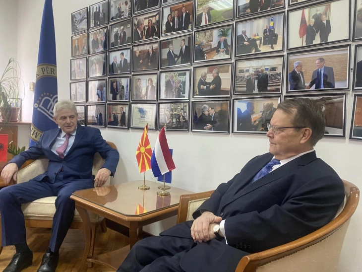 Jan Kop takon Ahmetin: Përkushtimi i Maqedonisë së Veriut për anëtarësim në BE është në rrezik shkaku i rënies së sundimit të ligjit