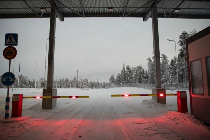 Finlanda e ka vazhduar mbylljen e kufirit me Rusinë