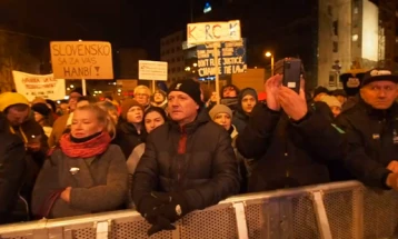 Во Словачка масовни протести против затворањето на Специјалното обвинителство