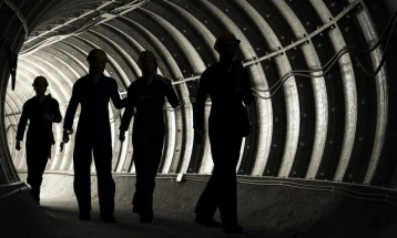 Најмалку осуммина загинати во несреќа во рудник во Кина