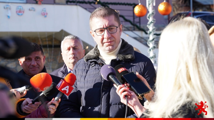 Mickoski: Presim që Gir dhe kolegu i tij në Sofje të bisedojnë me qeverinë bullgare dhe të hapin rrugën për qytetarët e Maqedonisë drejt BE-së