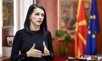 Костадиновска-Стојчевска: Апелирам сите пратеници да гласаат за Законот за употребата на македонски јазик